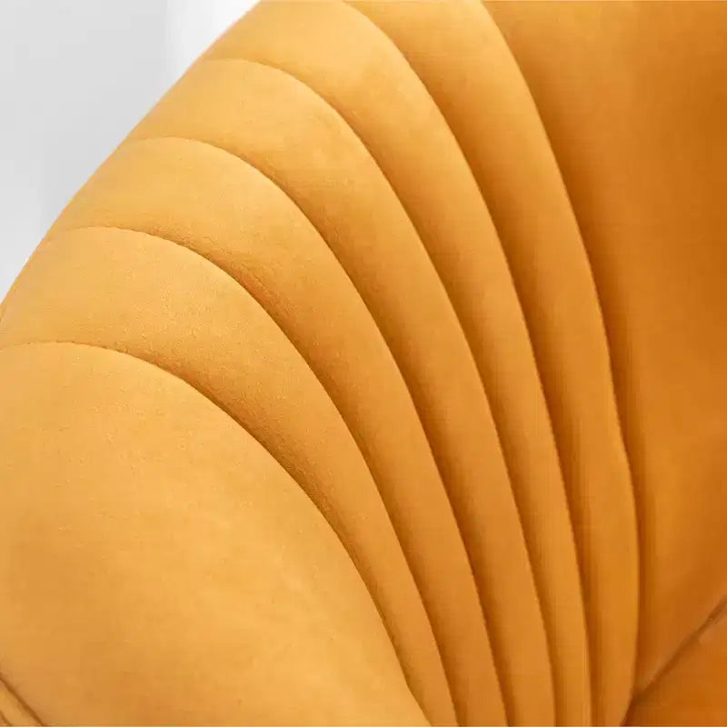 Poltrona moderna in velluto con rivestimento morbido e cuscini profondi, elegante con gambe in legno massello, per soggiorno e sala lettura
