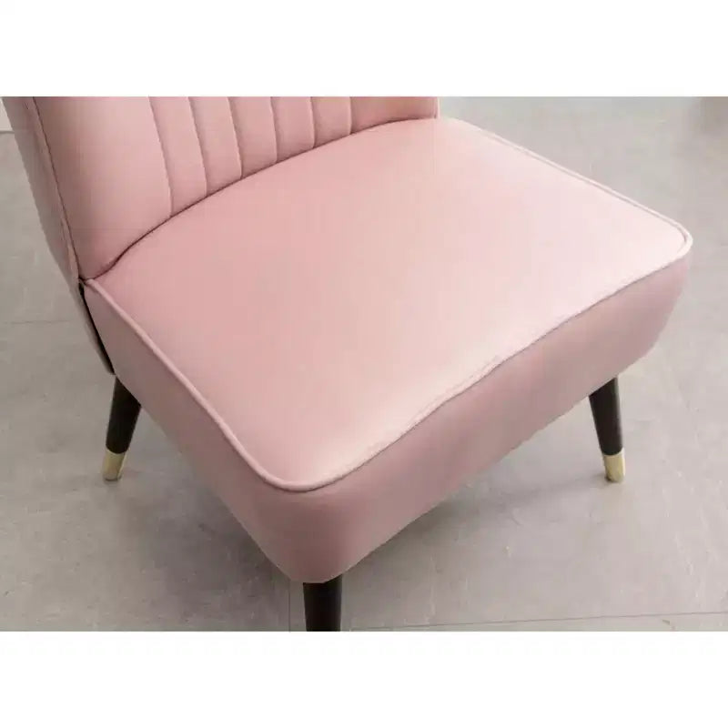 Poltrona moderna in velluto con rivestimento morbido e cuscini profondi, elegante con gambe in legno massello, per soggiorno e sala lettura
