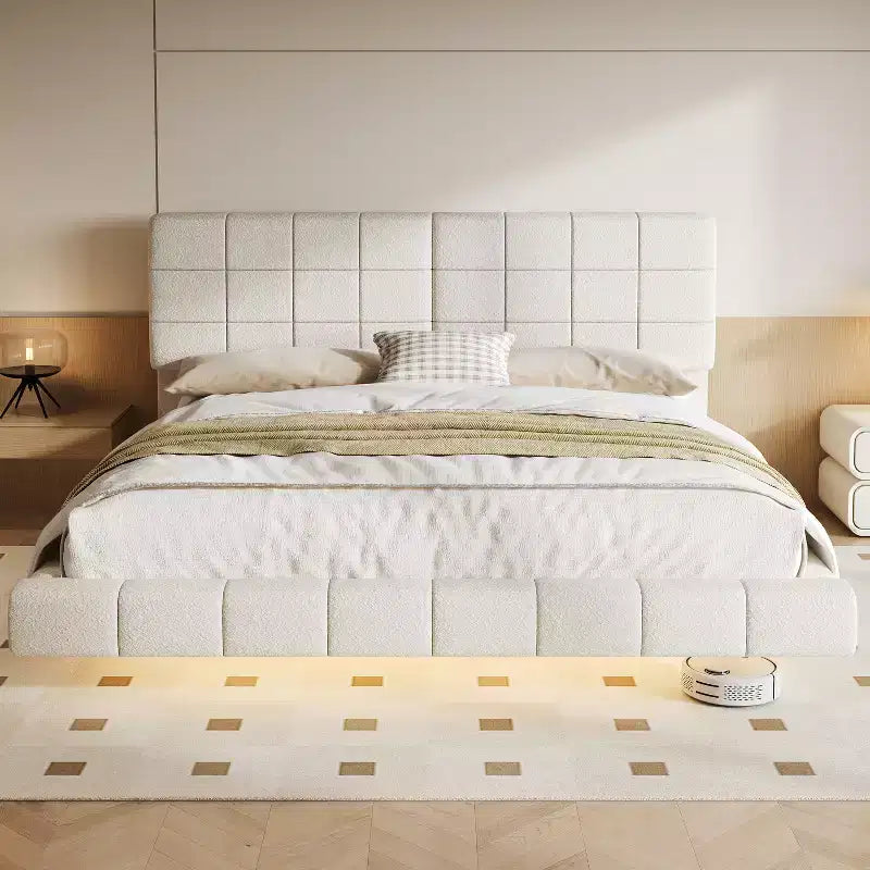 Struttura letto sospesa in bouclé bianco con striscia LED, angoli antiurto e design rialzato facile da pulire per camere da letto moderne, matrimoniale